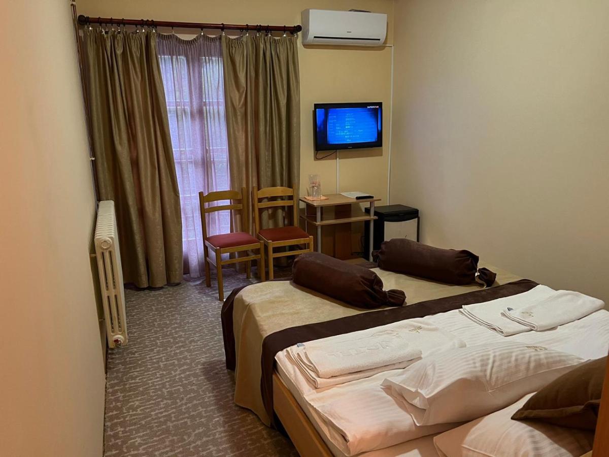 Hotel Dva Goluba Pale Kültér fotó