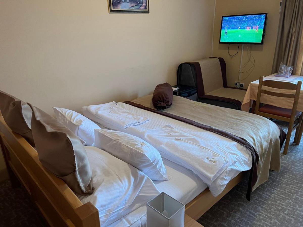 Hotel Dva Goluba Pale Kültér fotó