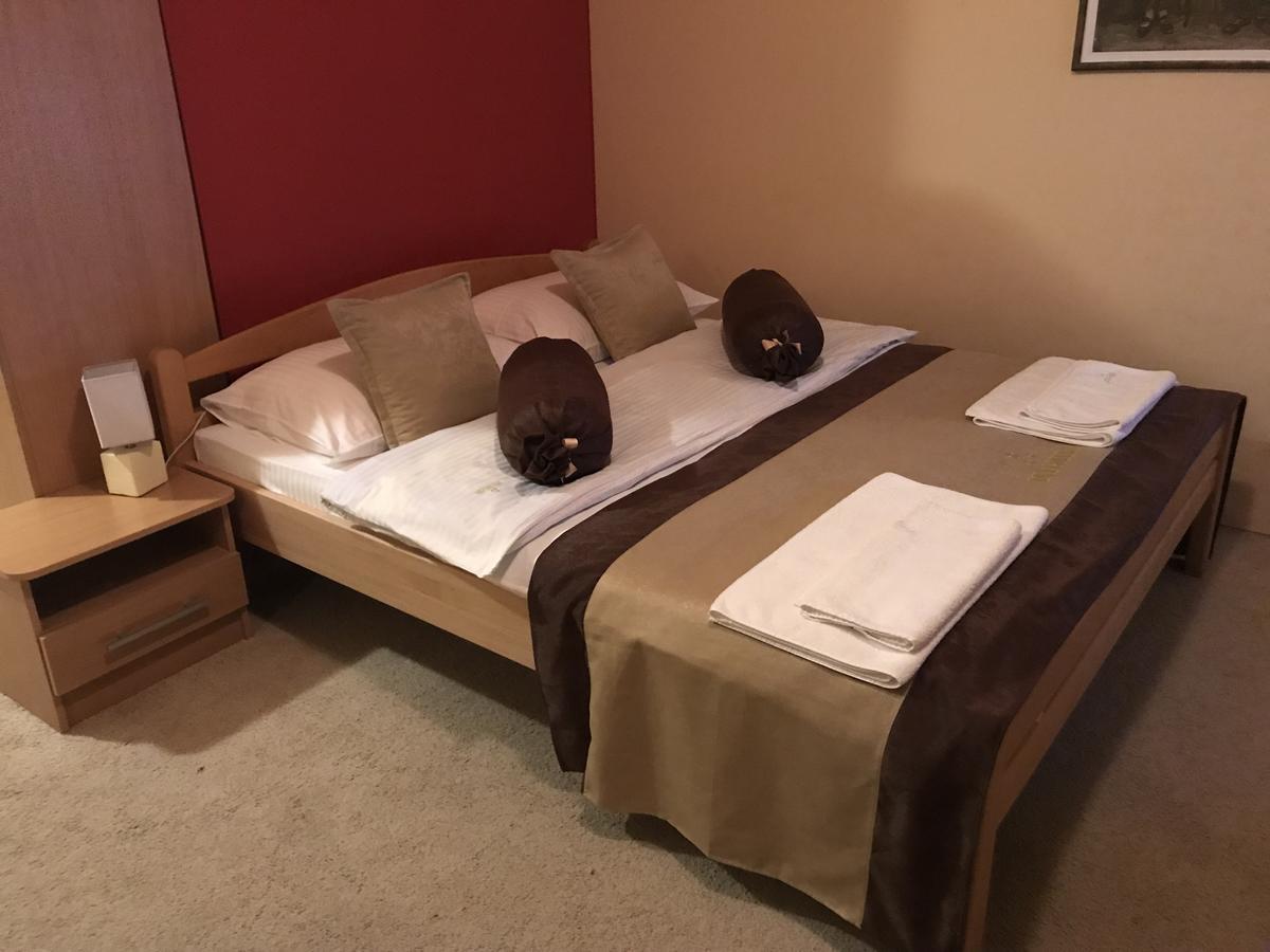 Hotel Dva Goluba Pale Kültér fotó