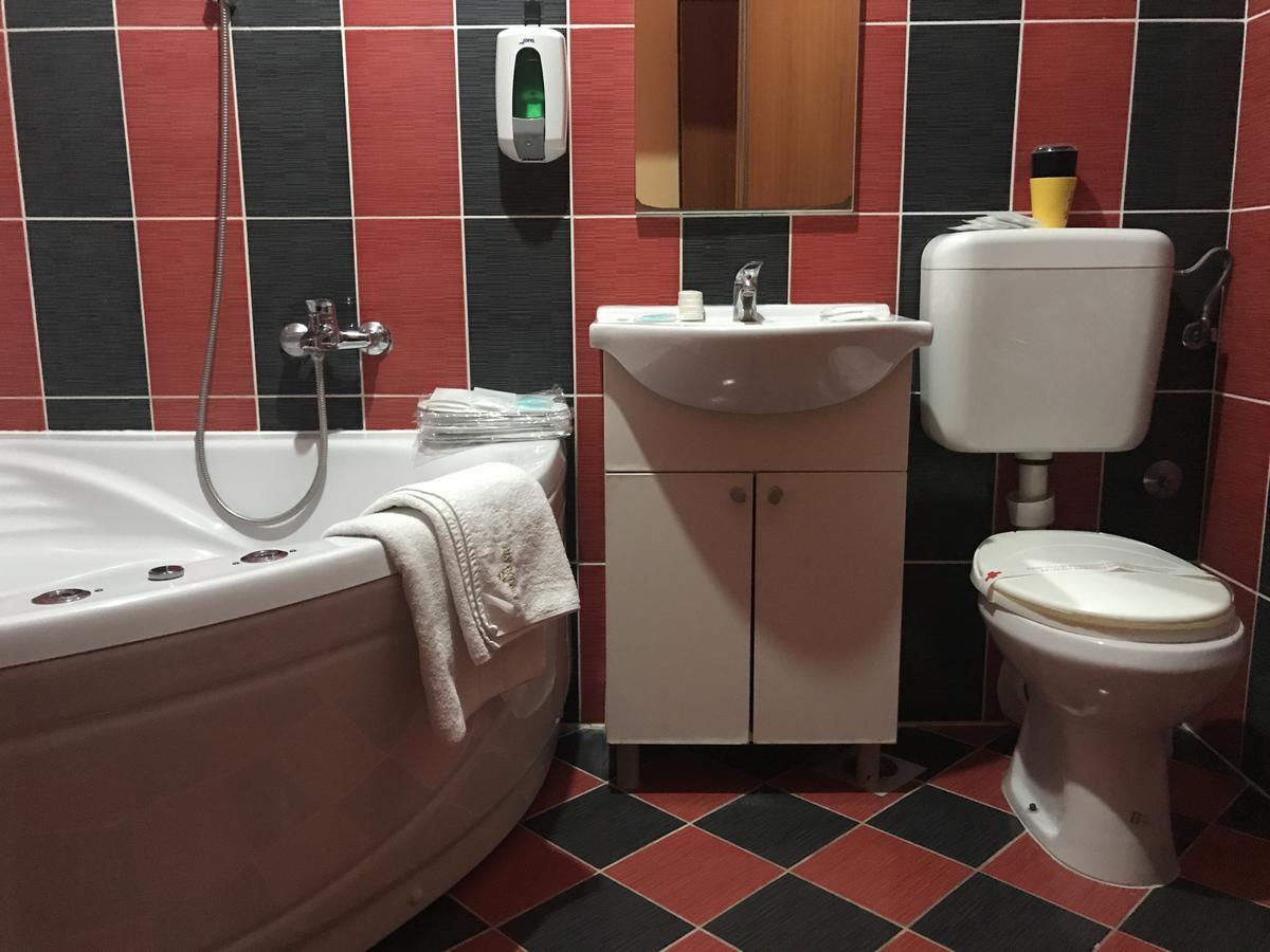 Hotel Dva Goluba Pale Kültér fotó
