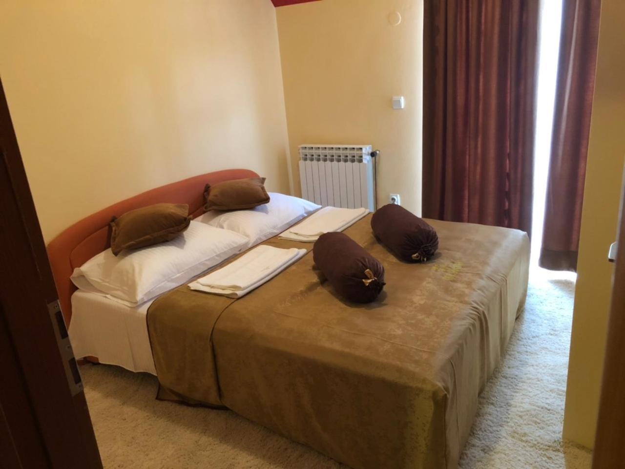 Hotel Dva Goluba Pale Kültér fotó