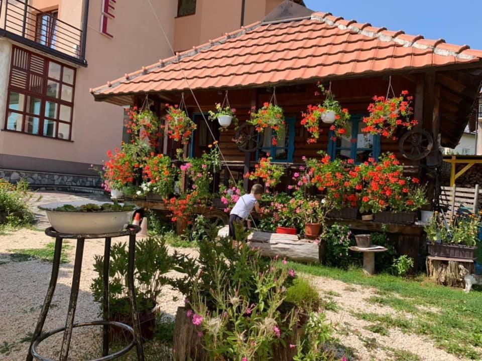 Hotel Dva Goluba Pale Kültér fotó